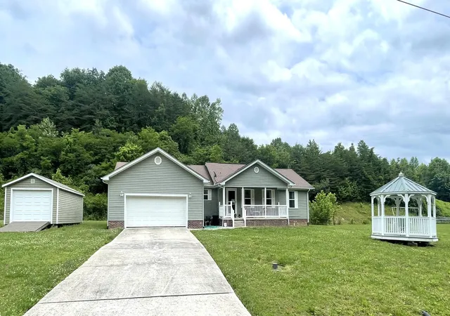 Homes for sale in Barbourville, KY | 292 White Oak Dr, Barbourville, KY 40906 | MLS# 26011978