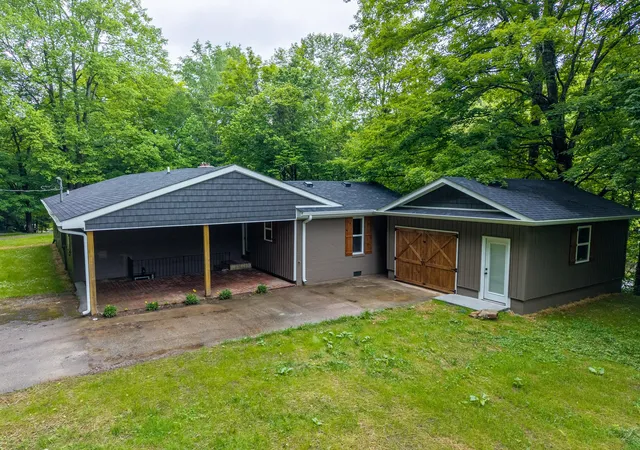 Homes for sale in Mc Kee, KY | 1384 Main St, Mc Kee, KY 40447 | MLS# 26011860