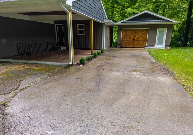 Homes for sale in Mc Kee, KY | 1384 Main St, Mc Kee, KY 40447 | MLS# 26011860