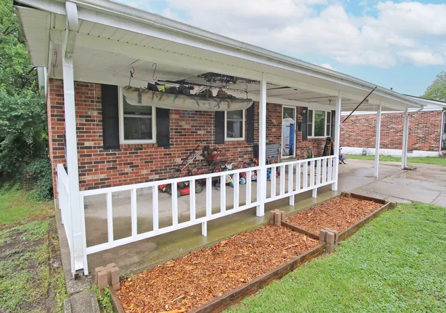 Photo 2 of Sale Pending at 1260 Hialeiah Ct, Lexington, KY 40517 | MLS# 26011848 | Listing updated on 2026-05-26