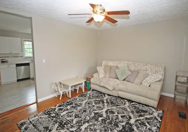 Photo 3 of Sale Pending at 1260 Hialeiah Ct, Lexington, KY 40517 | MLS# 26011848 | Listing updated on 2026-05-26