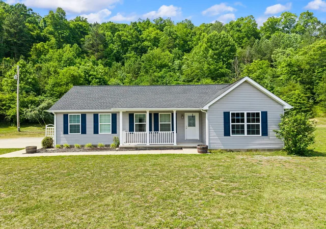 Homes for sale in Manchester, KY | 425 W Fox Trail Rd, Manchester, KY 40962 | MLS# 26011874