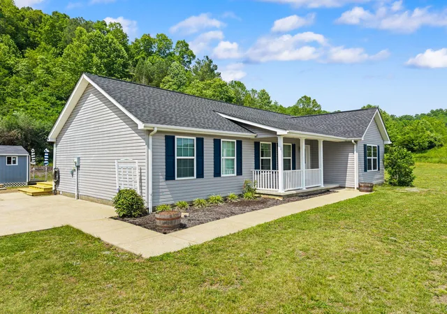 Homes for sale in Manchester, KY | 425 W Fox Trail Rd, Manchester, KY 40962 | MLS# 26011874