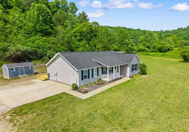Homes for sale in Manchester, KY | 425 W Fox Trail Rd, Manchester, KY 40962 | MLS# 26011874