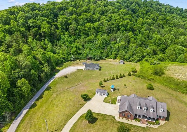 Homes for sale in Manchester, KY | 425 W Fox Trail Rd, Manchester, KY 40962 | MLS# 26011874