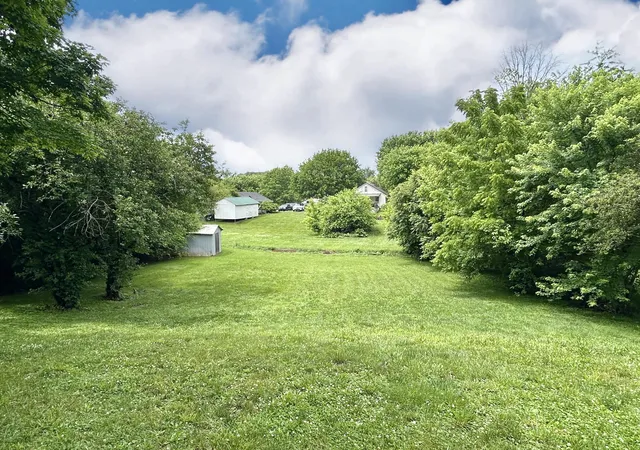 Photo 3 of Single family home for sale at 315 Randolph St, Somerset, KY 42501 | MLS# 26011872 | Listing updated on 2026-07-26