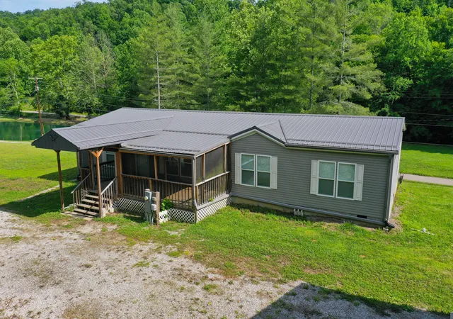Homes for sale in Manchester, KY | 1153 Pawpaw Rd, Manchester, KY 40962 | MLS# 26012539