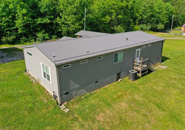 Homes for sale in Manchester, KY | 1153 Pawpaw Rd, Manchester, KY 40962 | MLS# 26012539