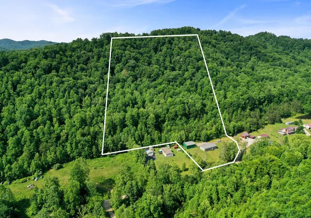 Homes for sale in Manchester, KY | 1153 Pawpaw Rd, Manchester, KY 40962 | MLS# 26012539