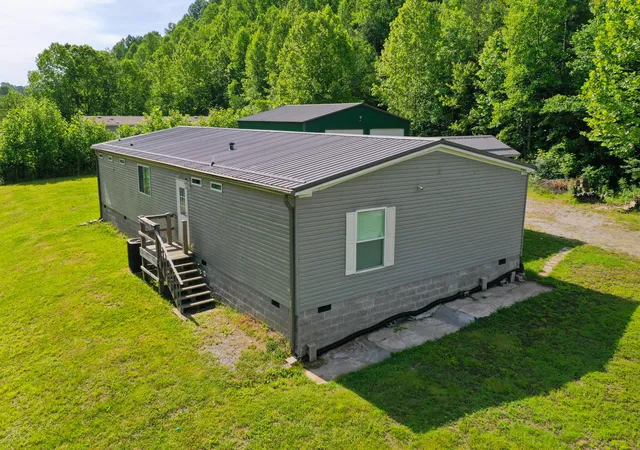 Homes for sale in Manchester, KY | 1153 Pawpaw Rd, Manchester, KY 40962 | MLS# 26012539