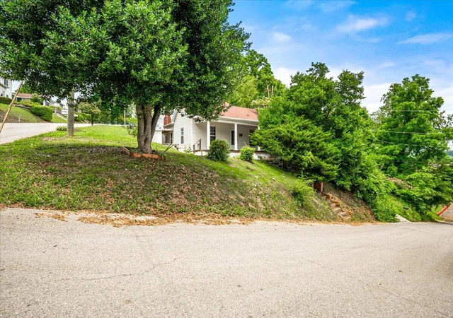 Homes for sale in Corbin, KY | 316 W 1st St, Corbin, KY 40701 | MLS# 26013553