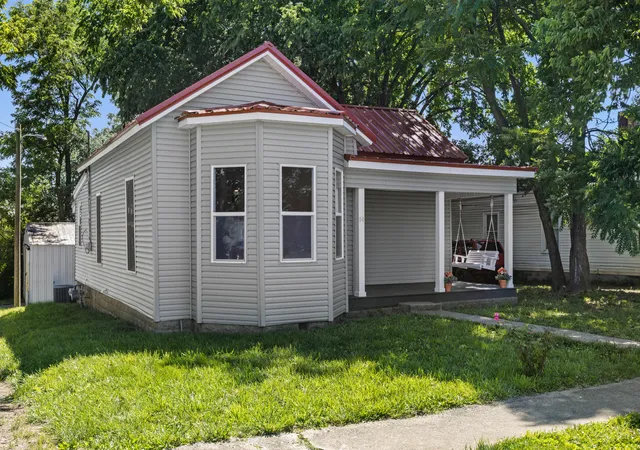 Photo 3 of Single family home for sale at 14 Cook Ave, Winchester, KY 40391 | MLS# 26011961 | Listing updated on 2026-07-02