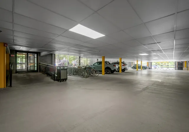 2nd image of 350 E Short St, Lexington, KY 40507