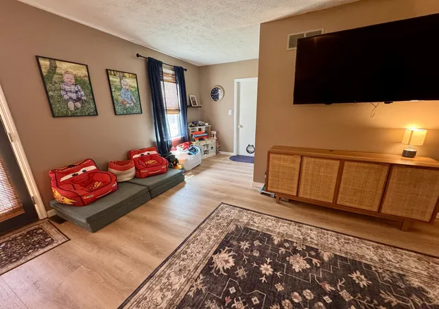 4th image of 2220 Redbud Ln, Paris, KY 40361 | MLS# 26011987