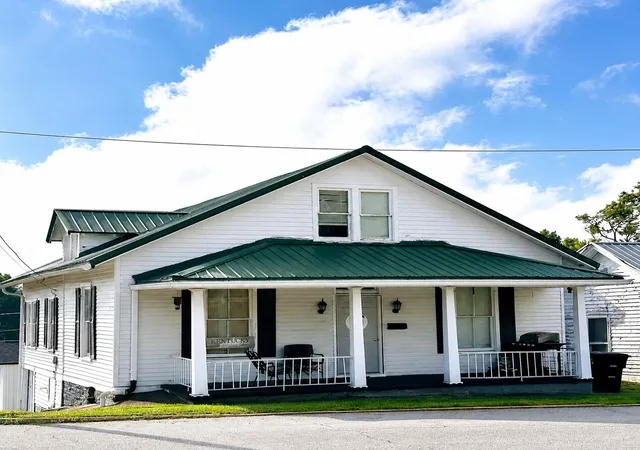 Homes for sale in Carlisle, KY | 461 N Broadway, Carlisle, KY 40311 | MLS# 26012096
