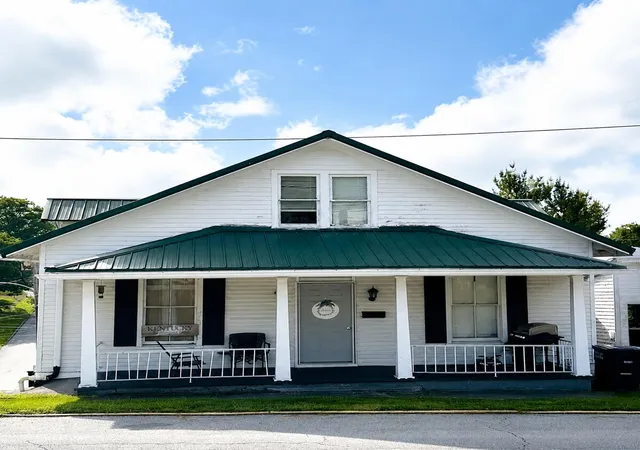 Homes for sale in Carlisle, KY | 461 N Broadway, Carlisle, KY 40311 | MLS# 26012096