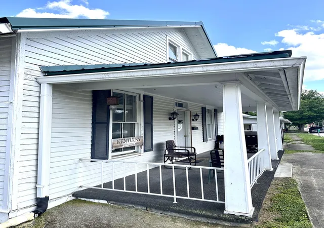 Homes for sale in Carlisle, KY | 461 N Broadway, Carlisle, KY 40311 | MLS# 26012096