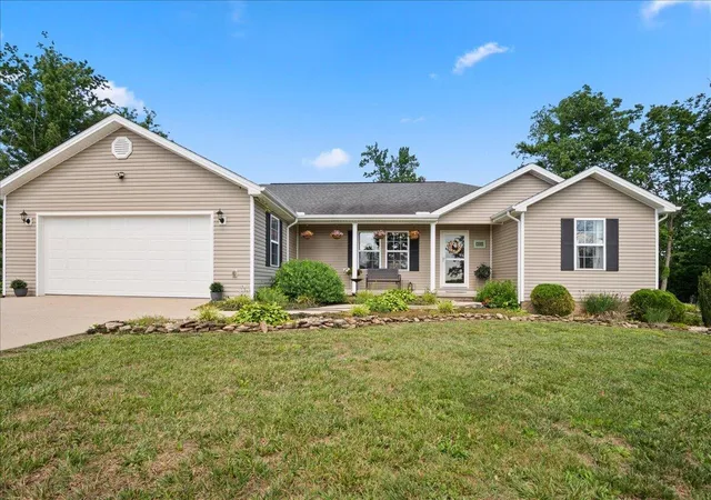Photo 1 of Single family home for sale at 450 Aspen Dr, London, KY 40741 | MLS# 26012457 | Listing updated on 2026-06-01