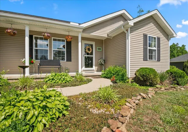 Photo 2 of Single family home for sale at 450 Aspen Dr, London, KY 40741 | MLS# 26012457 | Listing updated on 2026-06-01