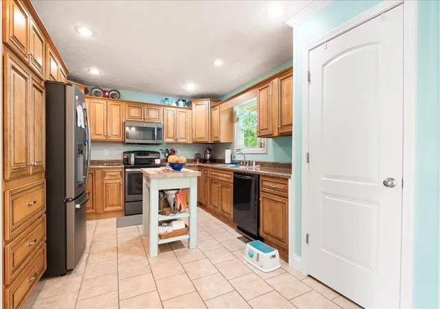 Photo 4 of Single family home for sale at 450 Aspen Dr, London, KY 40741 | MLS# 26012457 | Listing updated on 2026-06-01