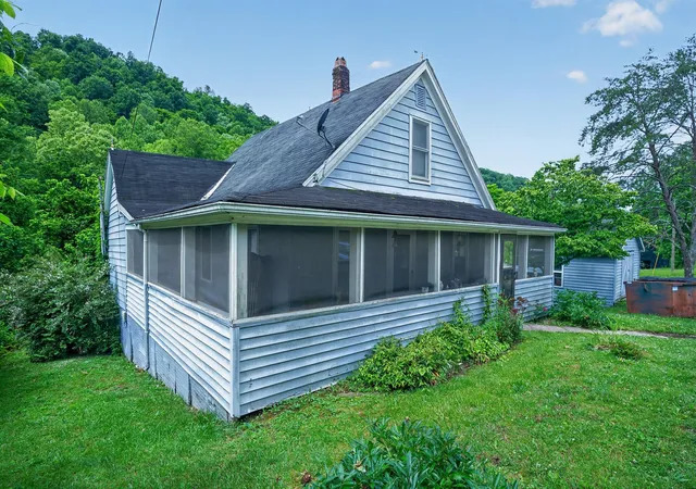 Homes for sale in Frenchburg, KY | 7583 Hawkins Branch Rd Rd, Frenchburg, KY 40322 | MLS# 26012048