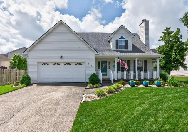 Homes for sale in Versailles, KY | 839 Eagle Crest Dr, Versailles, KY 40383 | MLS# 26012806