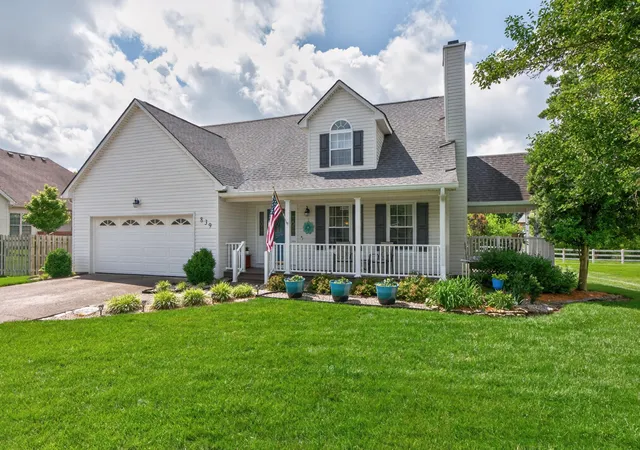 Homes for sale in Versailles, KY | 839 Eagle Crest Dr, Versailles, KY 40383 | MLS# 26012806