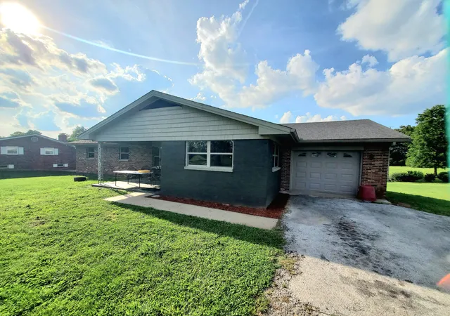 Photo 3 of Single family home for sale at 326 Sioux Trl, Somerset, KY 42501 | MLS# 26012180 | Listing updated on 2026-08-20