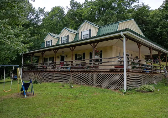Homes for sale in Hustonville, KY | 417 Clearview Dr, Hustonville, KY 40437 | MLS# 26012255