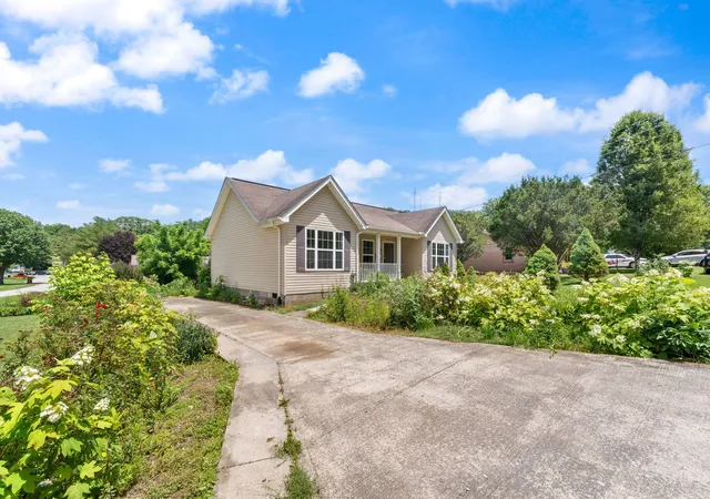 Homes for sale in Mt Vernon, KY | 70 Liberty Dr, Mt Vernon, KY 40456 | MLS# 26012286