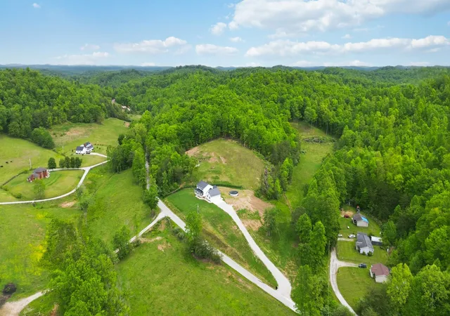 Homes for sale in Manchester, KY | 2604 Upper Rader Rd, Manchester, KY 40962 | MLS# 26012372
