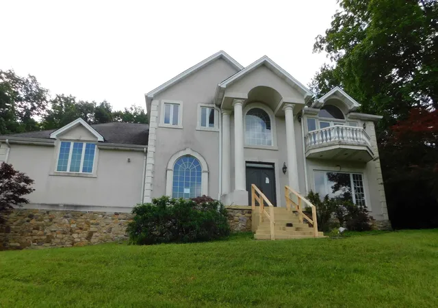 Photo 1 of Single family home for sale at 127 Lisa Way, Somerset, KY 42503 | MLS# 26012578 | Listing updated on 2026-10-01