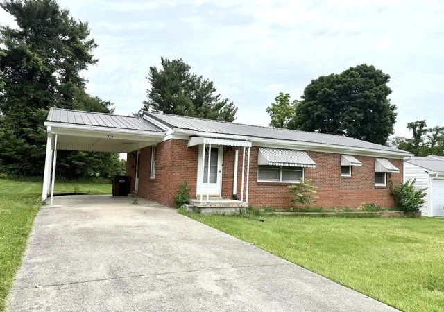 Homes for sale in Lancaster, KY | 219 Gale Dr, Lancaster, KY 40444 | MLS# 26012493