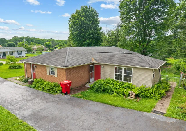 Homes for sale in London, KY | 3024 Springs Branch Dr, London, KY 40744 | MLS# 26012468