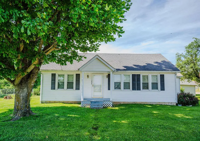Homes for sale in Sharpsburg, KY | 7608 W Tunnel Hill Rd, Sharpsburg, KY 40374 | MLS# 26014090