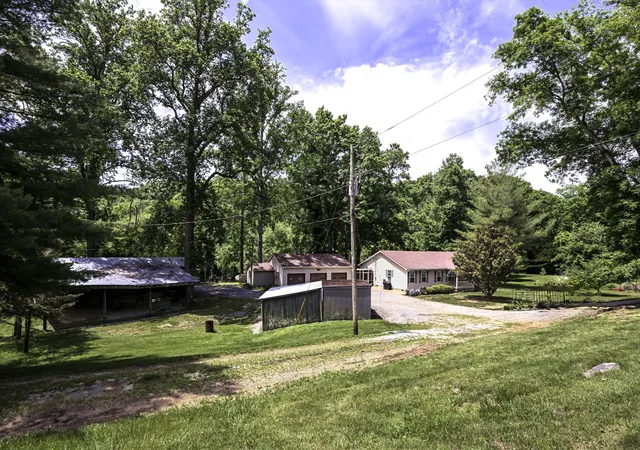 Homes for sale in Versailles, KY | 191 Bunton Rd, Versailles, KY 40383 | MLS# 26012716