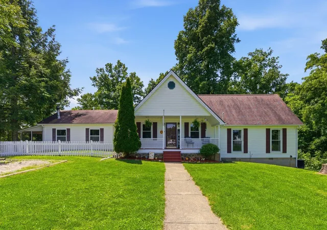 Homes for sale in Frenchburg, KY | 574 Powers Rd, Frenchburg, KY 40322 | MLS# 26012573