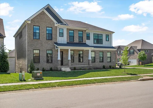 Photo 3 of Single family home for sale at 281 Squires Cir, Lexington, KY 40515 | MLS# 26012840 | Listing updated on 2026-10-13
