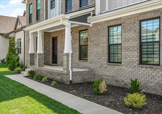 Photo 4 of Single family home for sale at 281 Squires Cir, Lexington, KY 40515 | MLS# 26012840 | Listing updated on 2026-10-13
