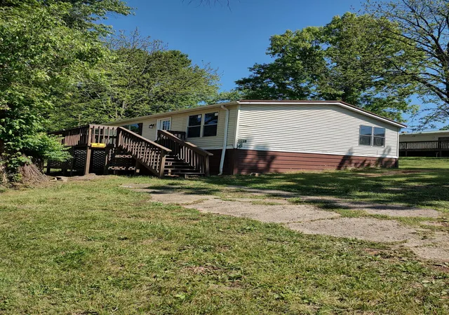 Homes for sale in Carlisle, KY | 105 Pineview Ln, Carlisle, KY 40311 | MLS# 26012637