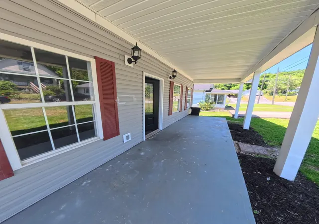 Homes for sale in Irvine, KY | 504 Cantrill St, Irvine, KY 40336 | MLS# 26013163