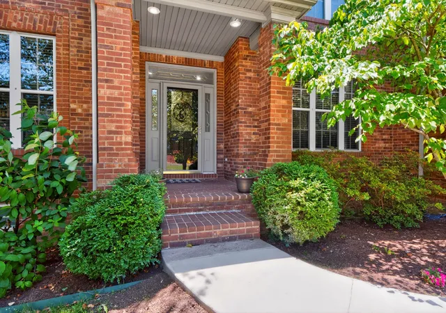 Photo 3 of Single family home for sale at 2228 Barnwell Ln, Lexington, KY 40513 | MLS# 26012846 | Listing updated on 2026-09-13