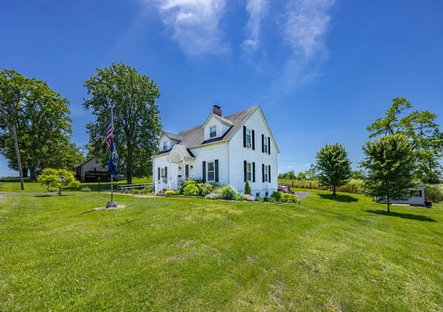 Photo 3 of Single family home for sale at 425 Elizaville Ave, Flemingsburg, KY 41041 | MLS# 26012983 | Listing updated on 2026-09-03
