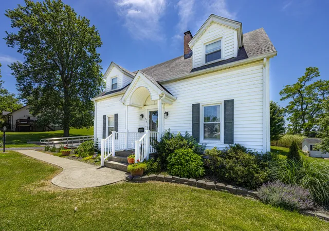 Photo 1 of Single family home for sale at 425 Elizaville Ave, Flemingsburg, KY 41041 | MLS# 26012983 | Listing updated on 2026-09-03