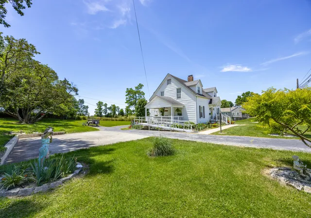 Photo 3 of Single family home for sale at 425 Elizaville Ave, Flemingsburg, KY 41041 | MLS# 26012983 | Listing updated on 2026-09-03