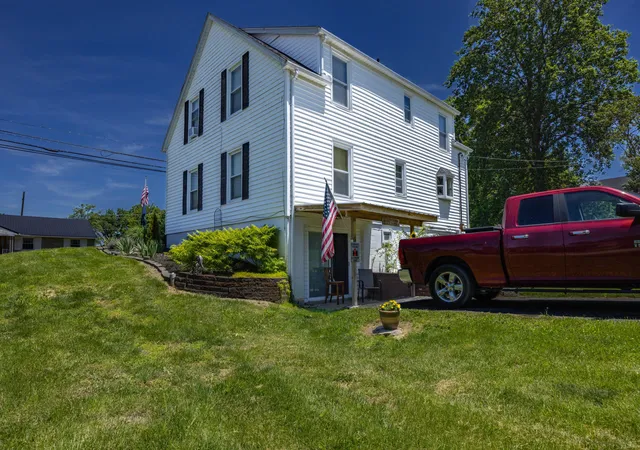 Photo 4 of Single family home for sale at 425 Elizaville Ave, Flemingsburg, KY 41041 | MLS# 26012983 | Listing updated on 2026-09-03