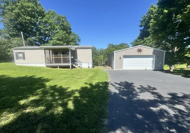 Homes for sale in Russell Springs, KY | 805 State Hwy Hwy, Russell Springs, KY 42642 | MLS# 26012746