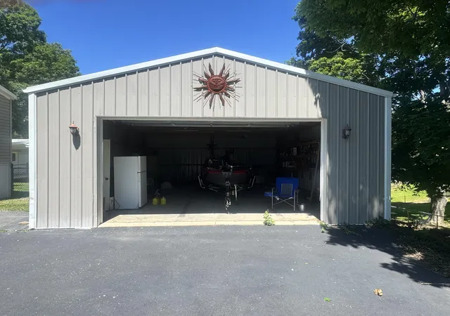 Homes for sale in Russell Springs, KY | 805 State Hwy Hwy, Russell Springs, KY 42642 | MLS# 26012746