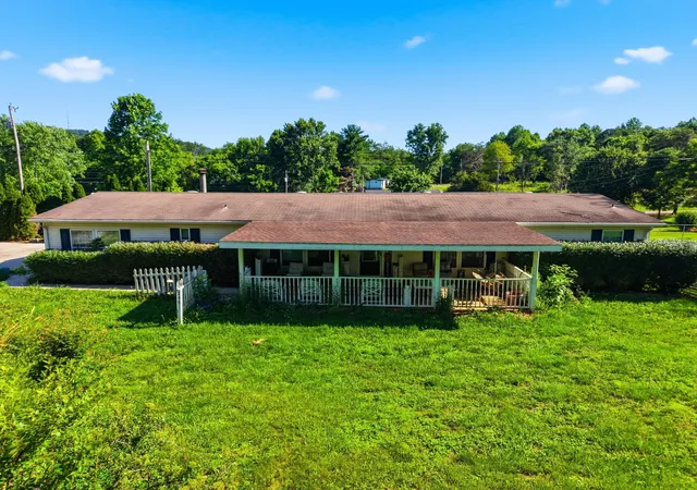 Homes for sale in Burnside, KY | 246 Briarwood Dr, Burnside, KY 42519 | MLS# 26012834