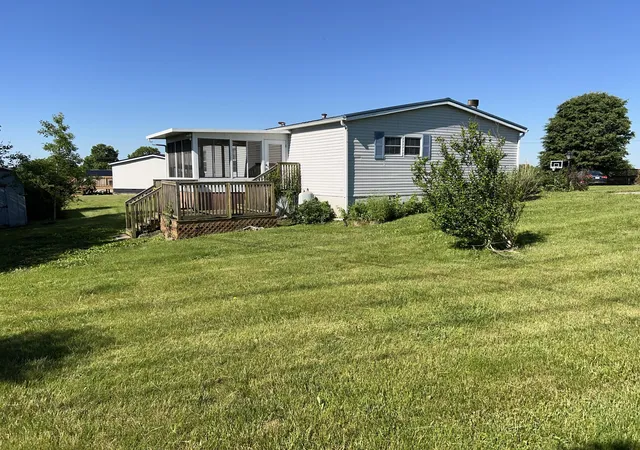 Homes for sale in Flemingsburg, KY | 31 Ridgecrest Cir, Flemingsburg, KY 41041 | MLS# 26012774